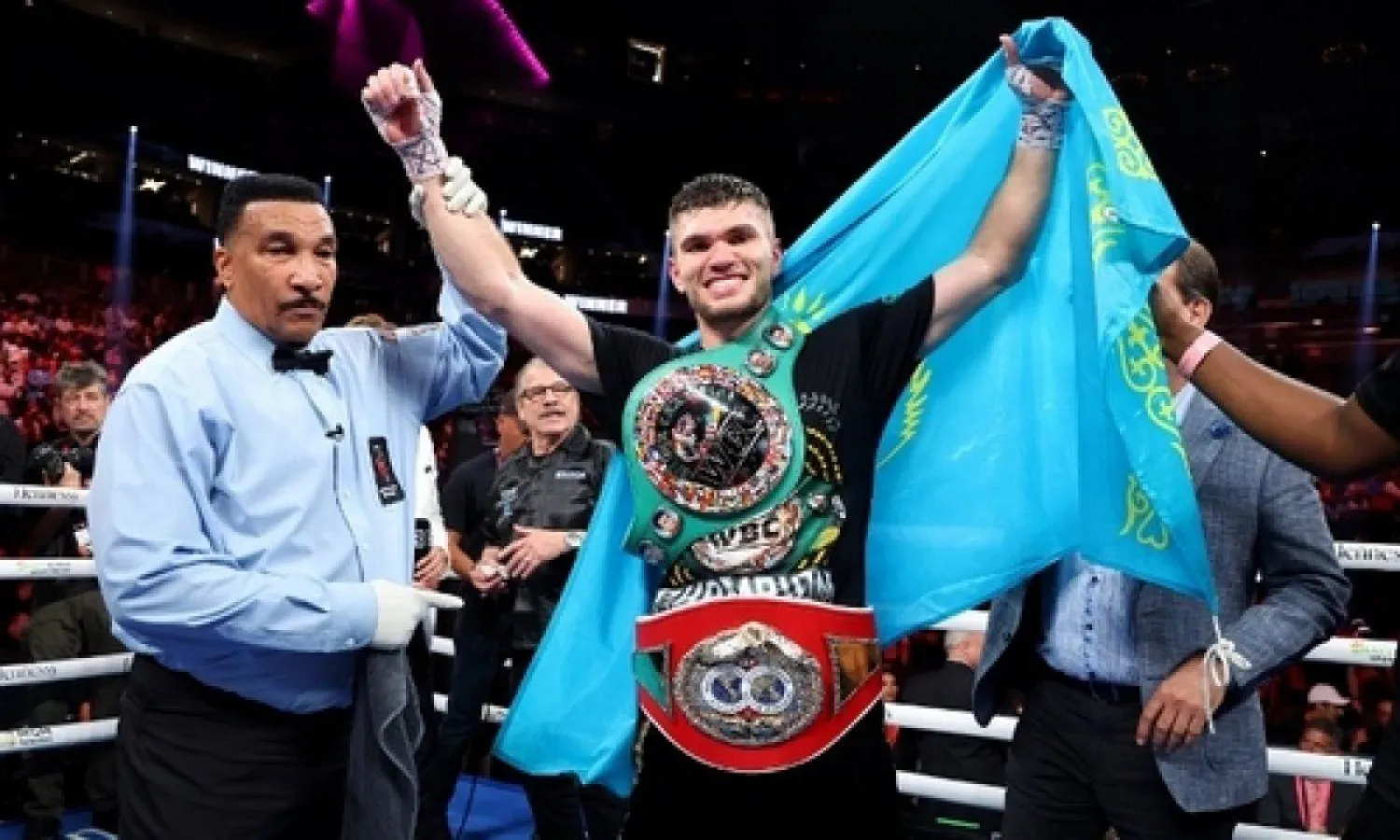 Казахстанский боксер Али Ахмедов получил титулы WBC и IBF