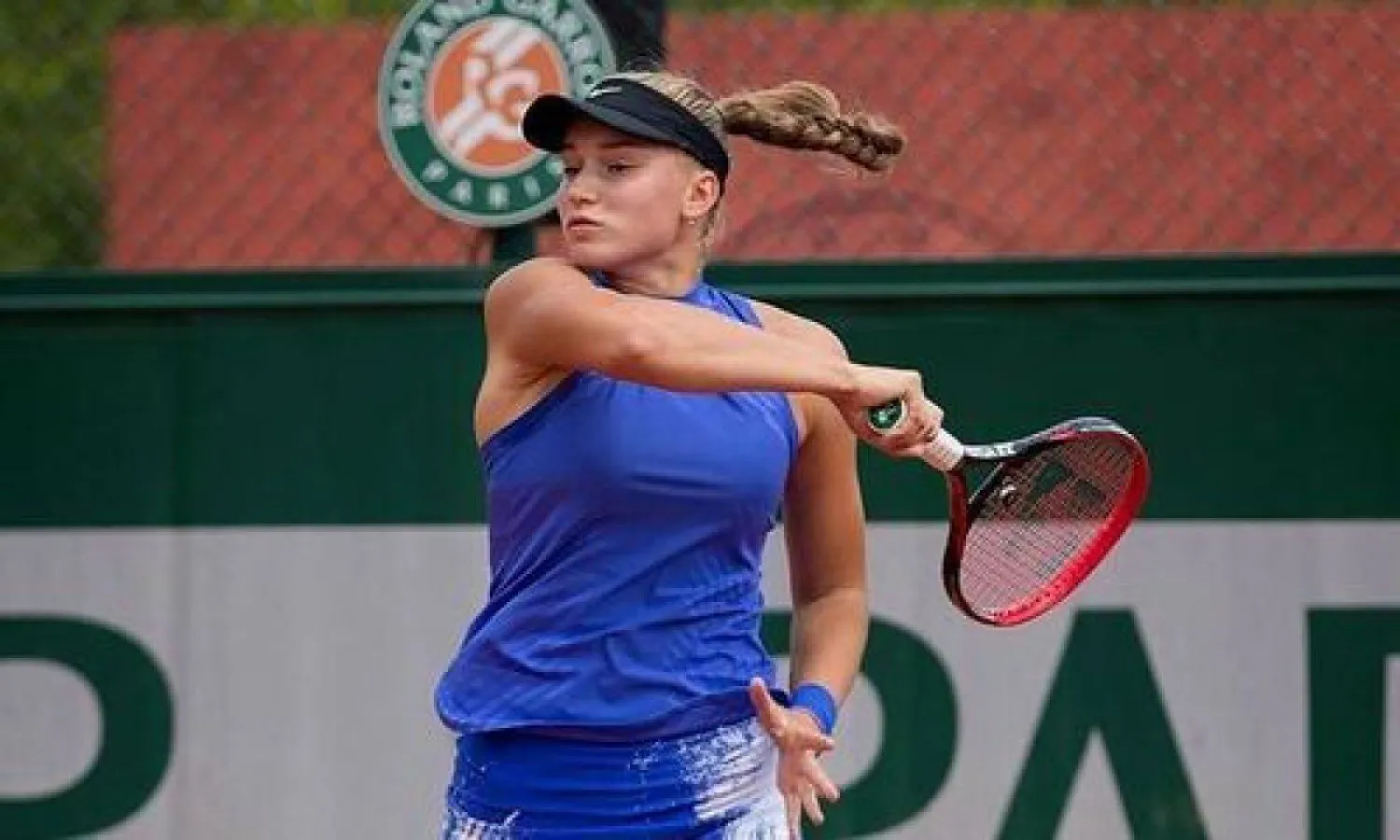 Елена Рыбакина вышла в третий круг Roland Garros