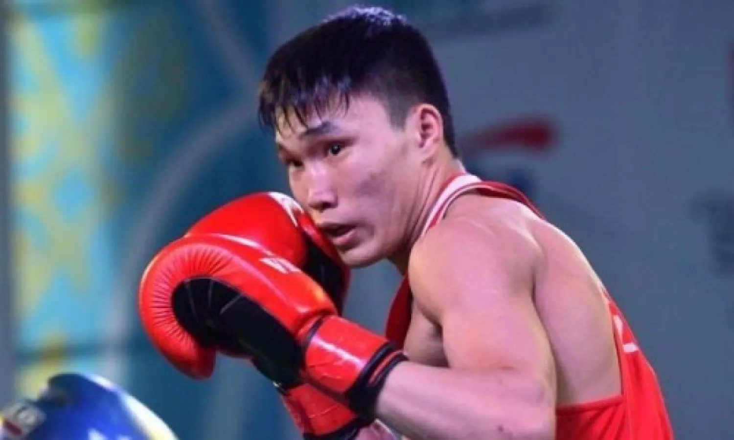 Сборная Казахстана выиграла три боя на чемпионате мира по боксу
