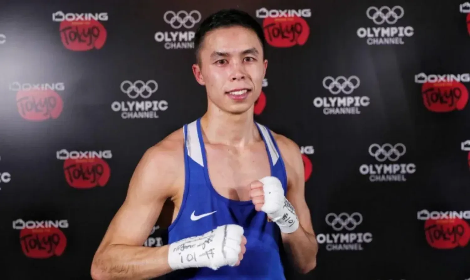 Боксер Сакен Бибосынов победил олимпийского чемпиона Хасанбоя Дусматова