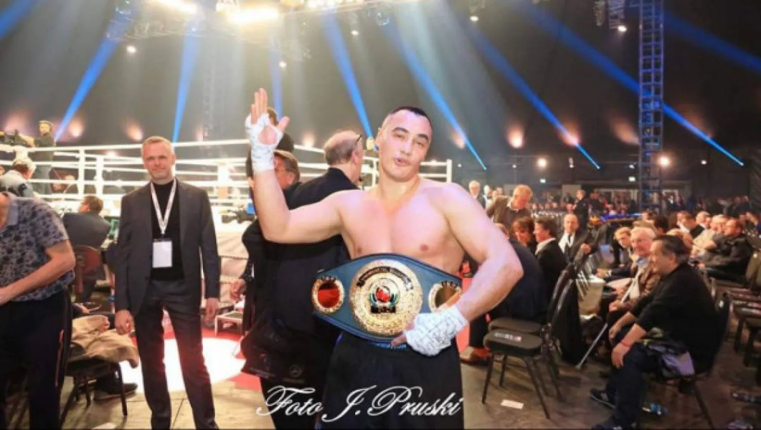 Казахстанский супертяж Жан Кособуцкий завоевал титул от WBC