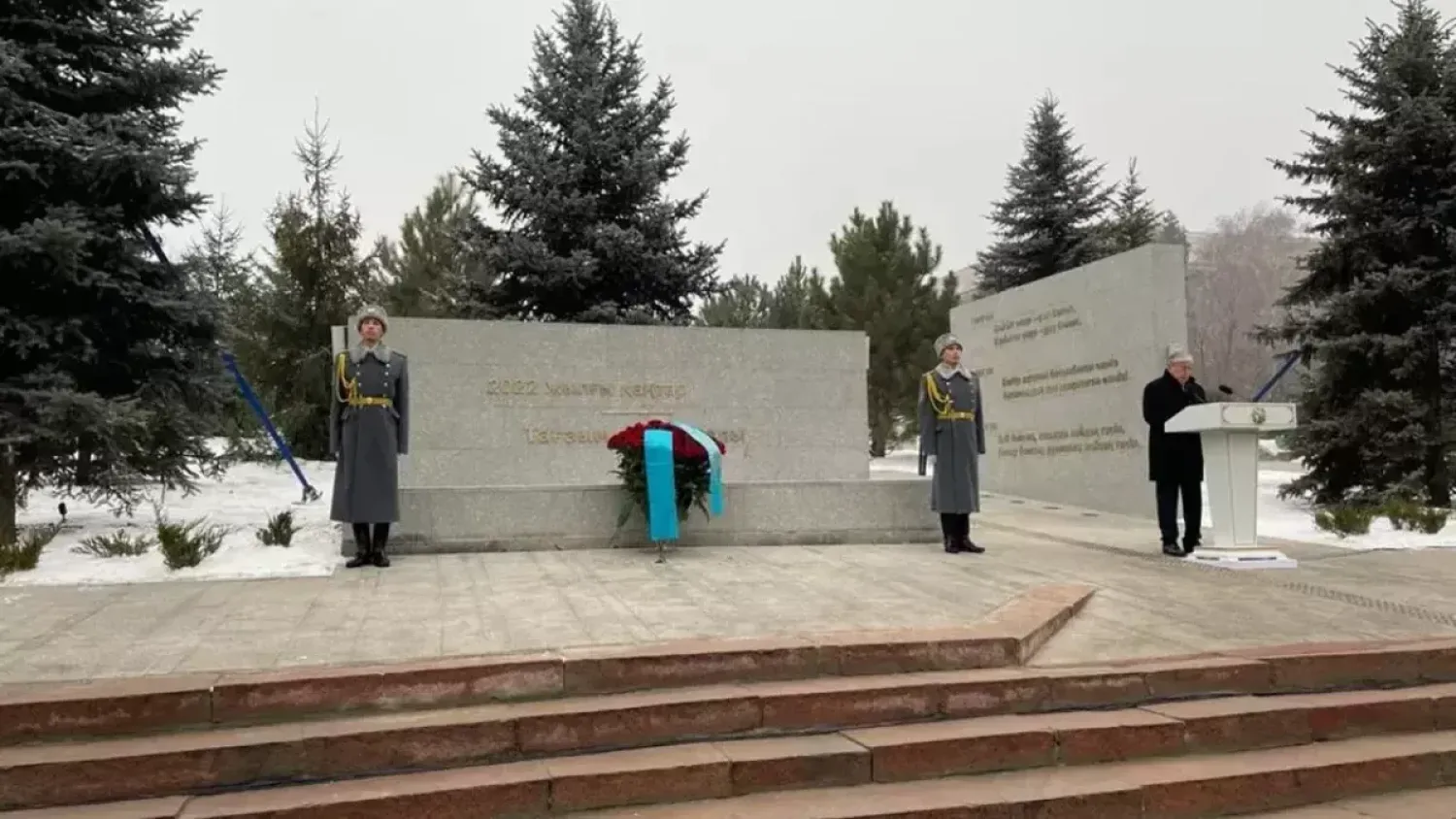 Памятник жертвам январских событий открыли в Алматы