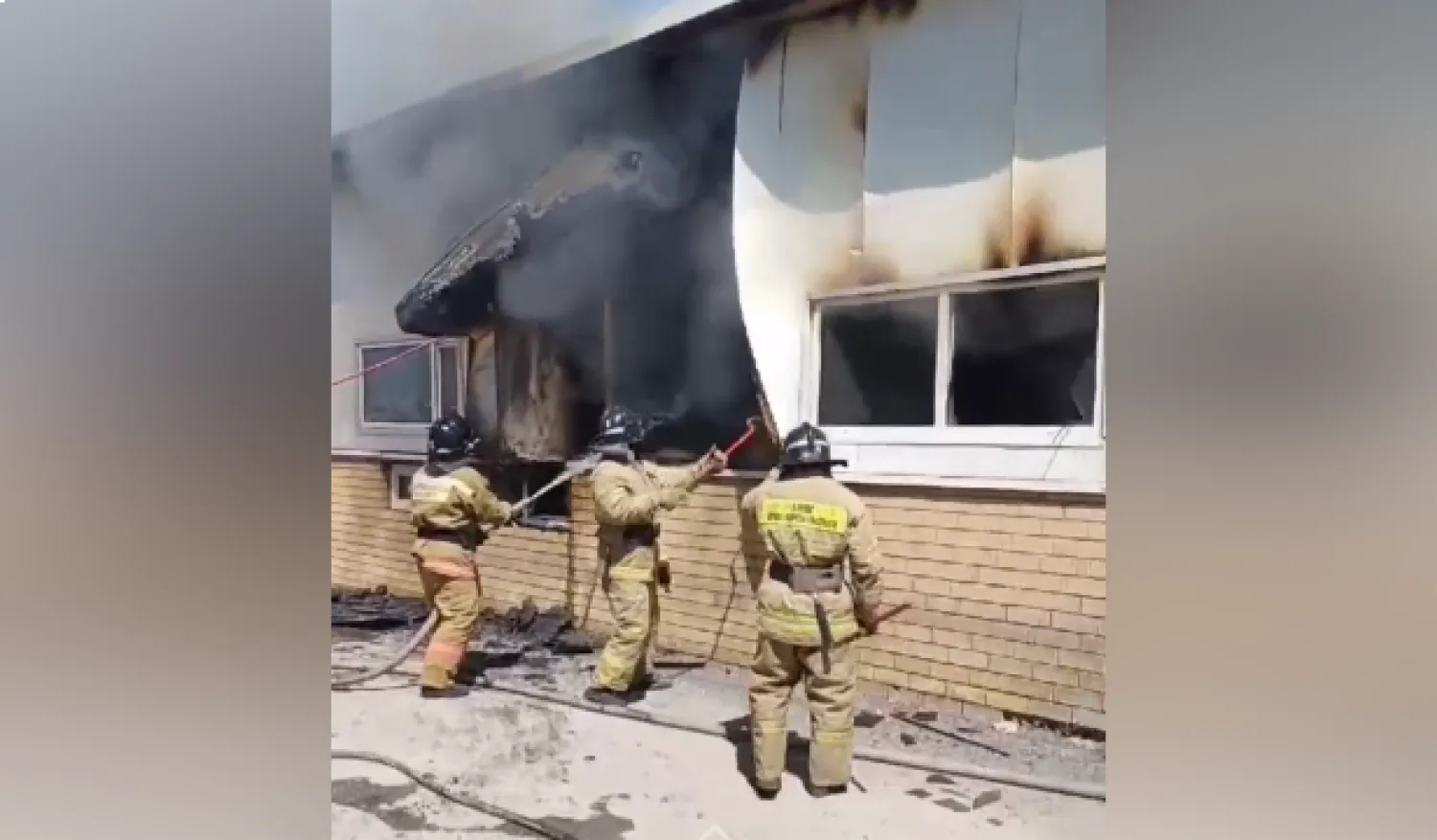 В Астане загорелся бетонный завод