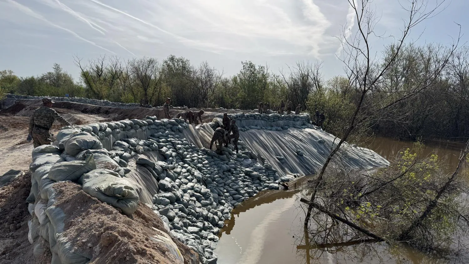 В ряде сел Западного Казахстана отмечается снижение уровня воды