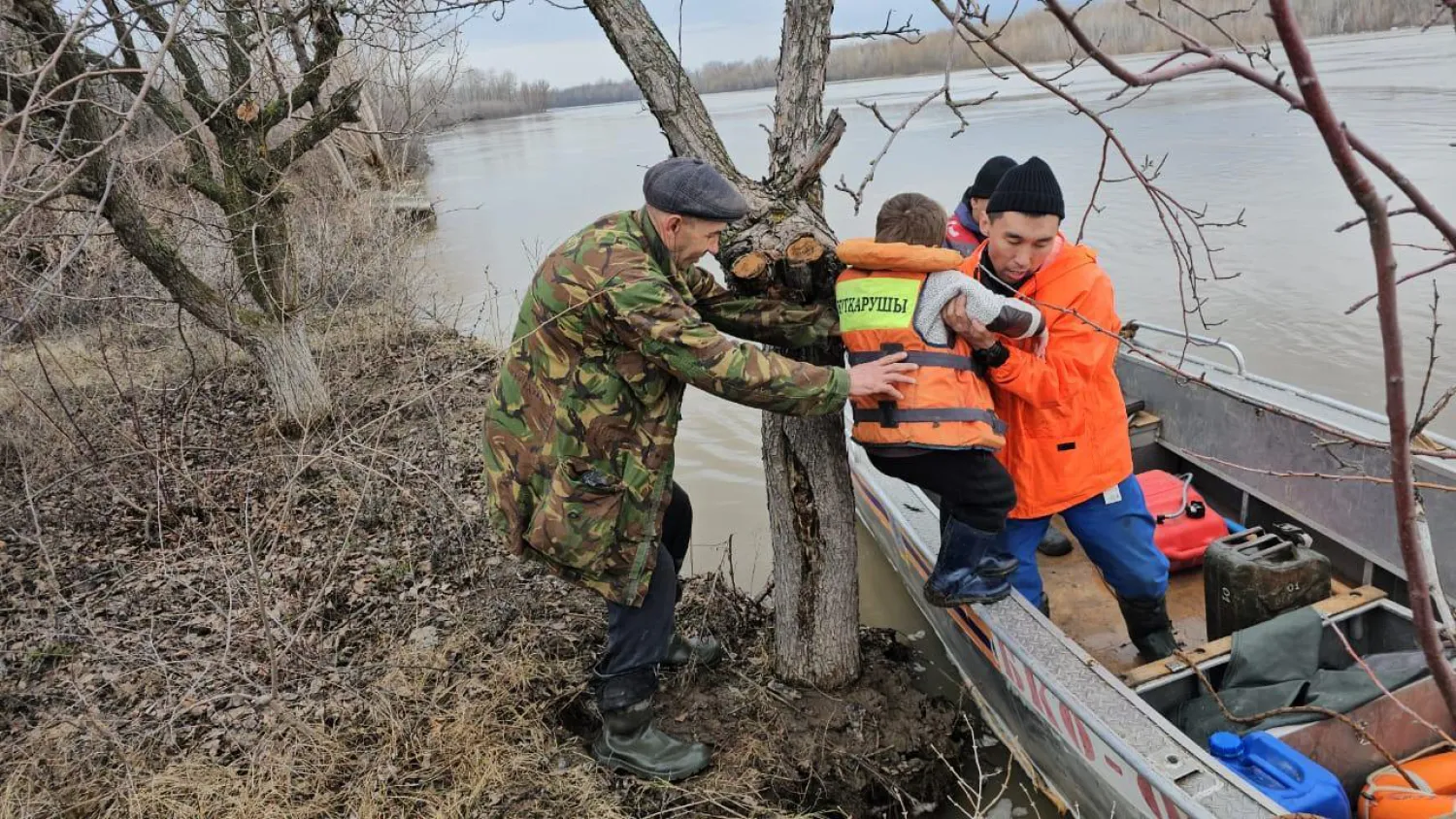 В Казахстане с начала паводка спасено и эвакуировано 86 тыс. человек