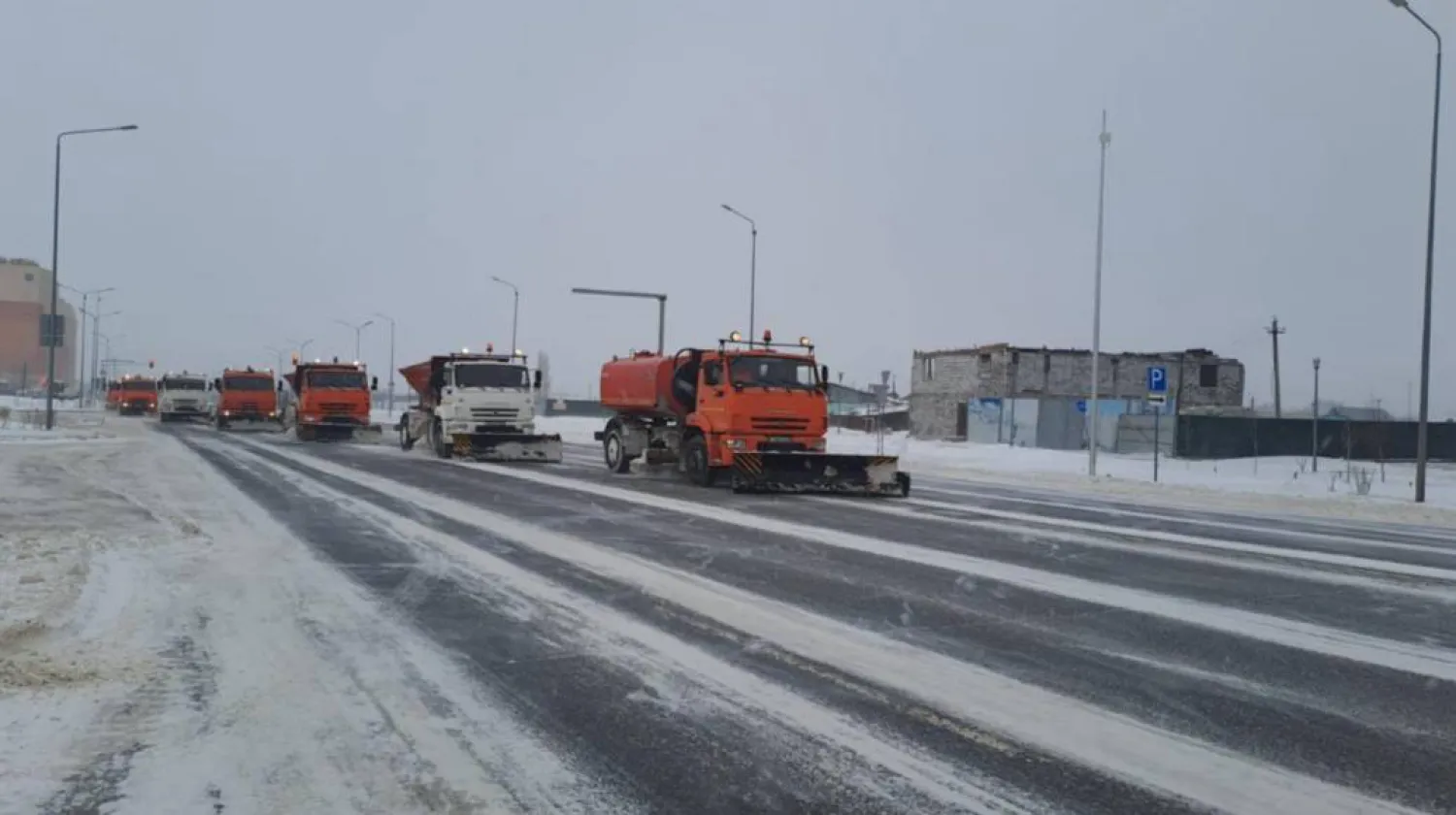 На уборку снега в Астане вышли более 2,5 тысяч рабочих