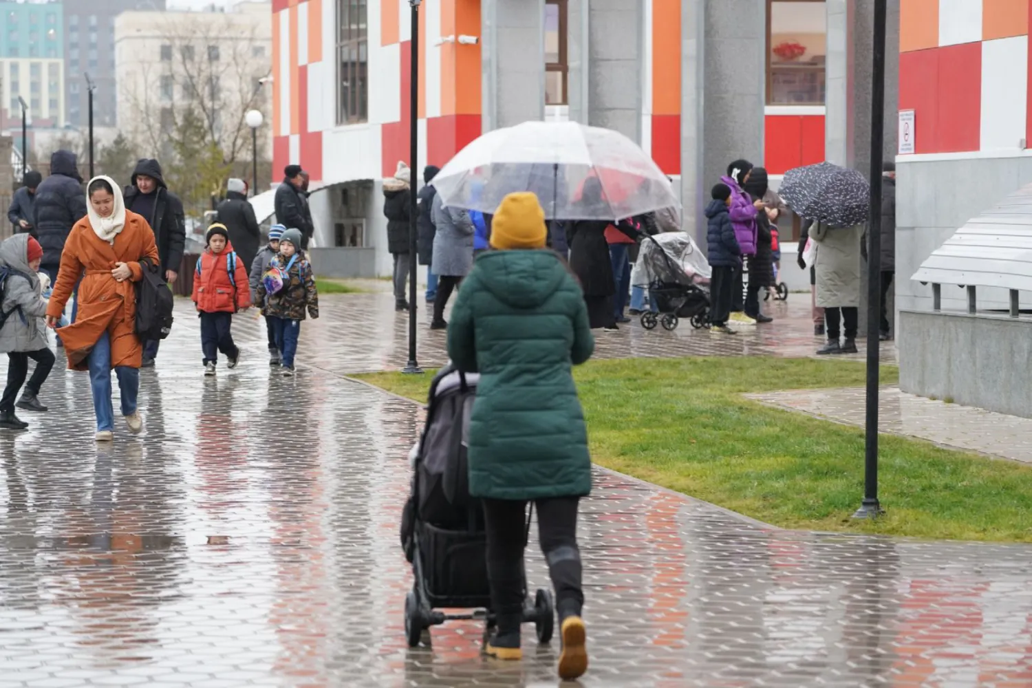 На большей части страны объявлено штормовое предупреждение