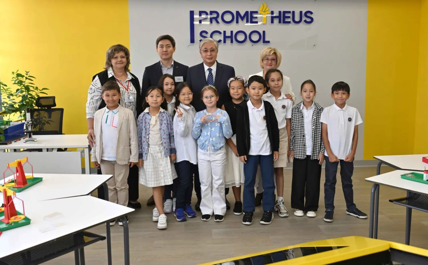 Президент встретился с учениками Prometheus School