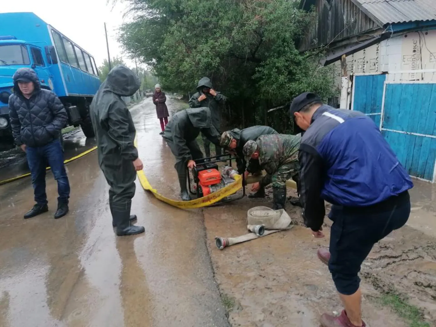 Свыше 3000 кубометров воды откачали с подтопленных дворов в Жетысу