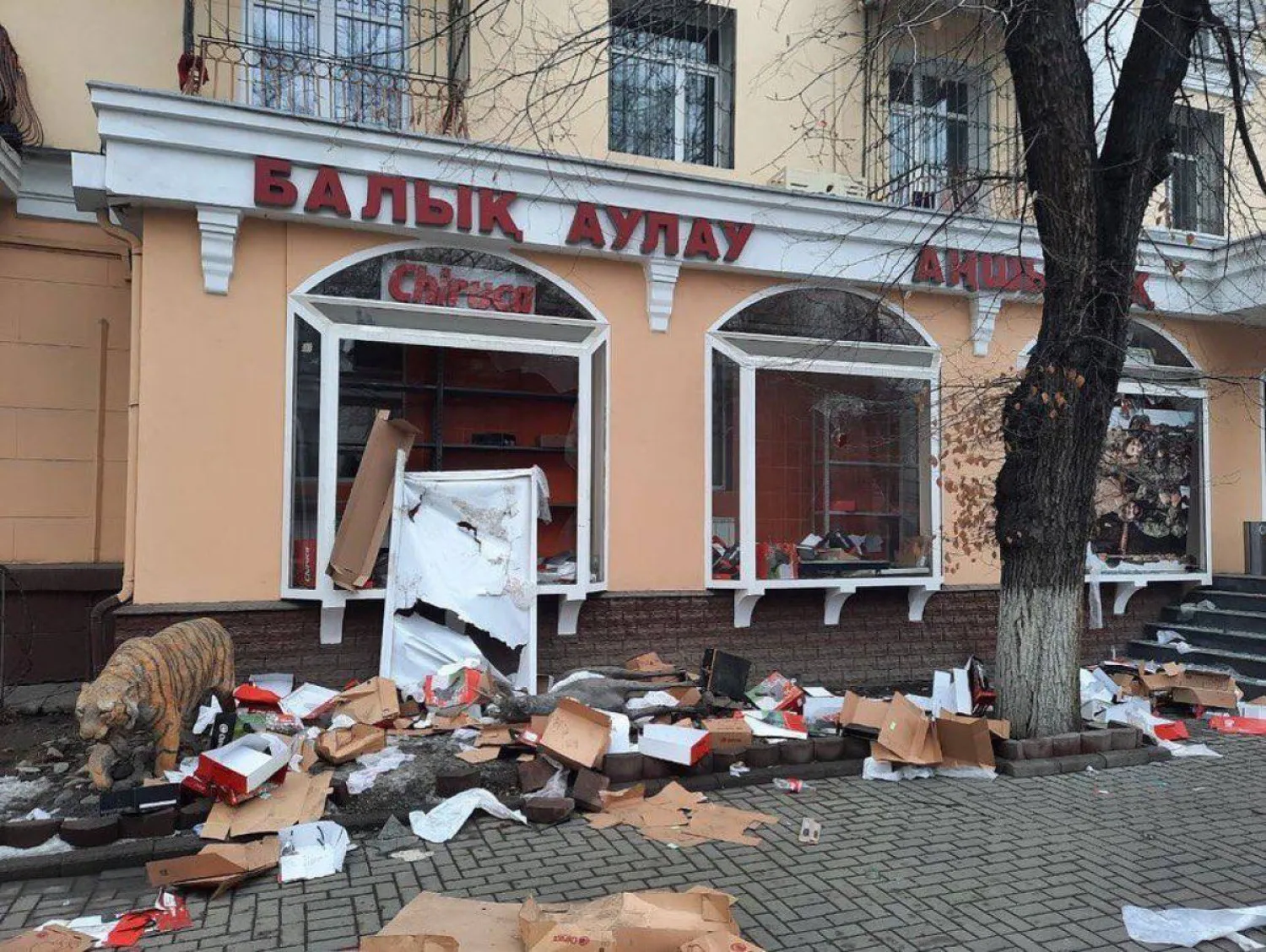 Очевидцы рассказали, какие потери понес бизнес во время январских событий
