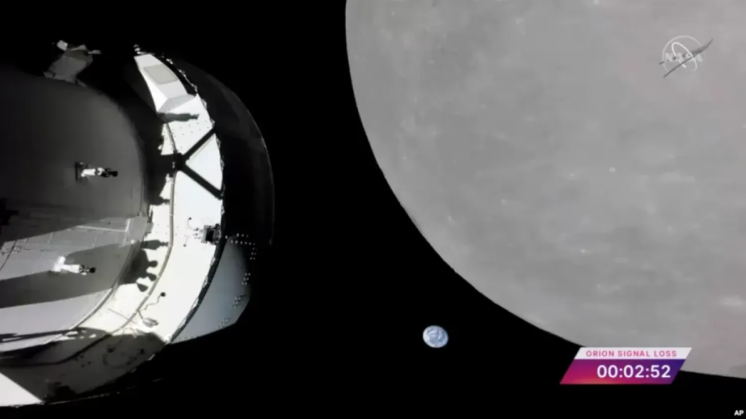 Космический корабль NASA облетел Луну