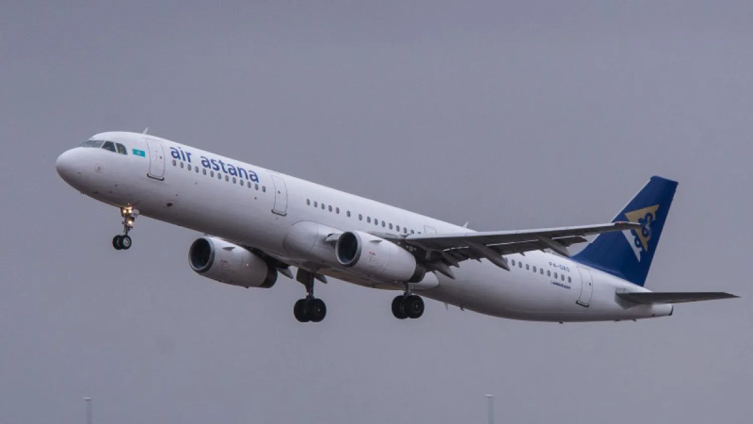 Air Astana оштрафовали на 21 миллион тенге за задержку рейсов