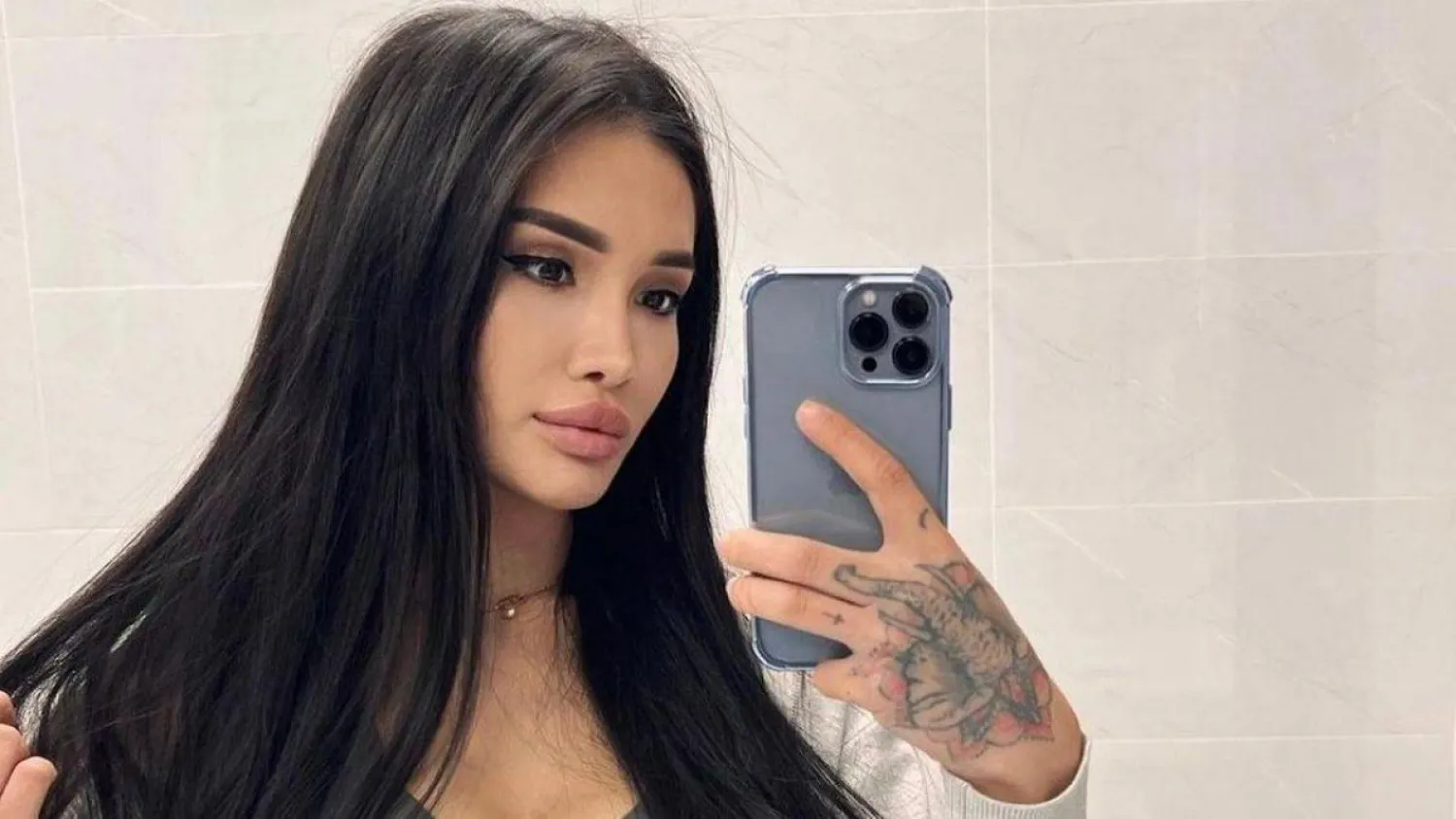 Сколько Айжан Байзакова зарабатывала в 14 лет?