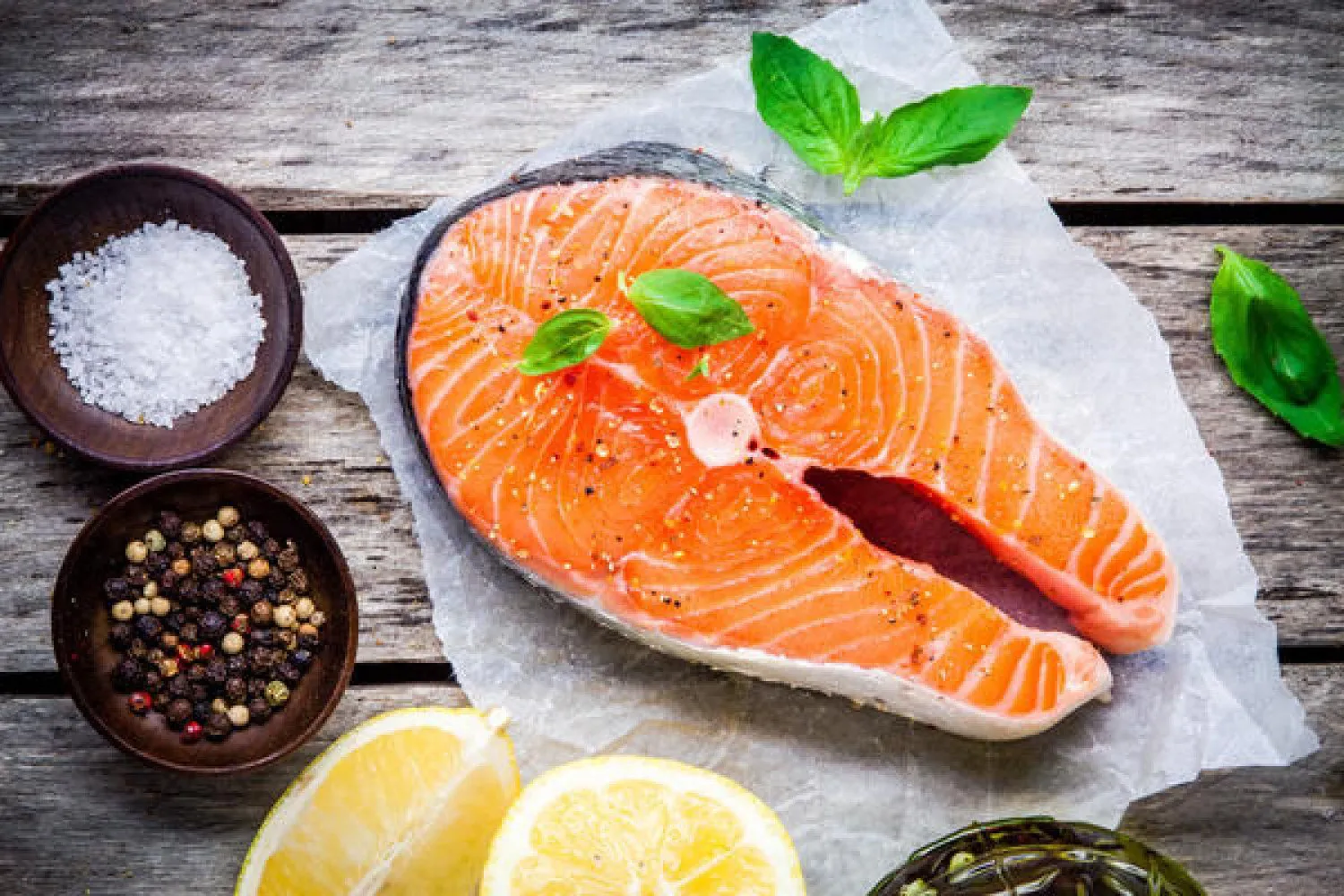 Нутрициолог рассказал, какие продукты помогут восстановить кожу после солнца