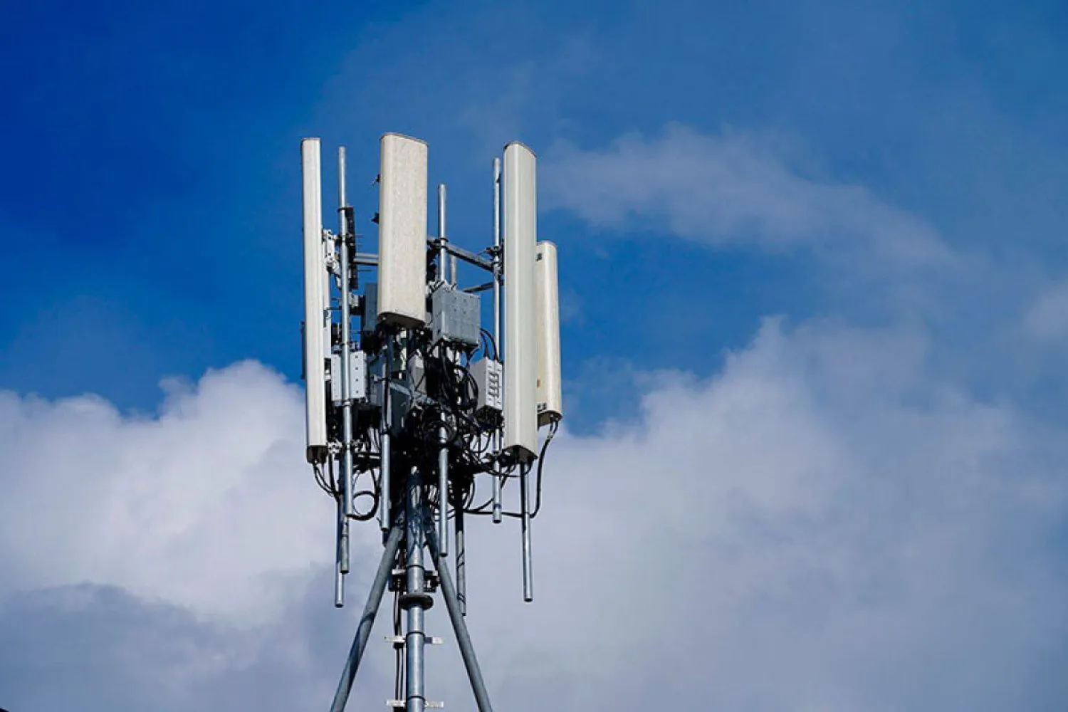Вышки 5G излучают сильную радиацию - фейк