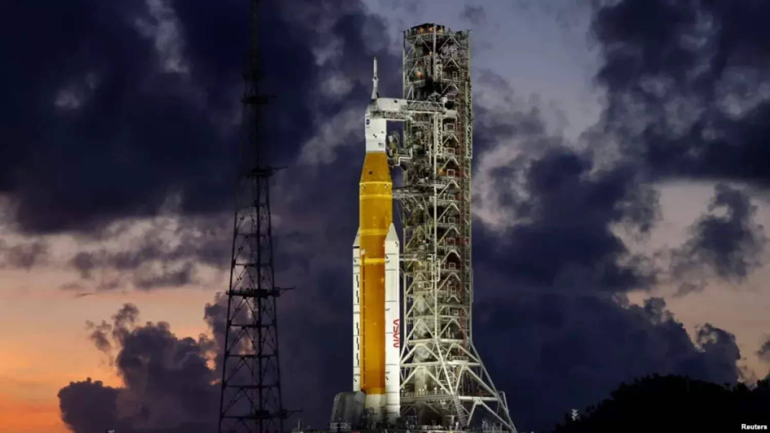 NASA готовится к дебютному запуску лунной ракеты