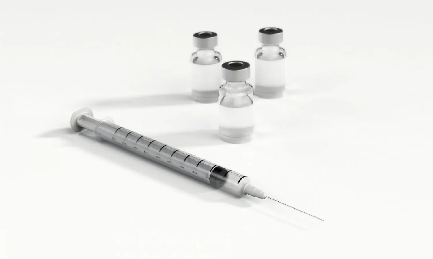 Двухмесячный ребенок скончался после вакцинации против COVID-19 - фейк
