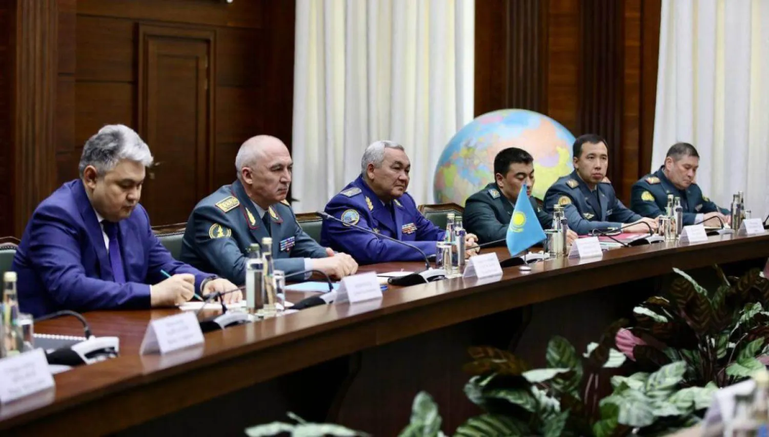 Министр обороны Казахстана встретился с Сергеем Шойгу