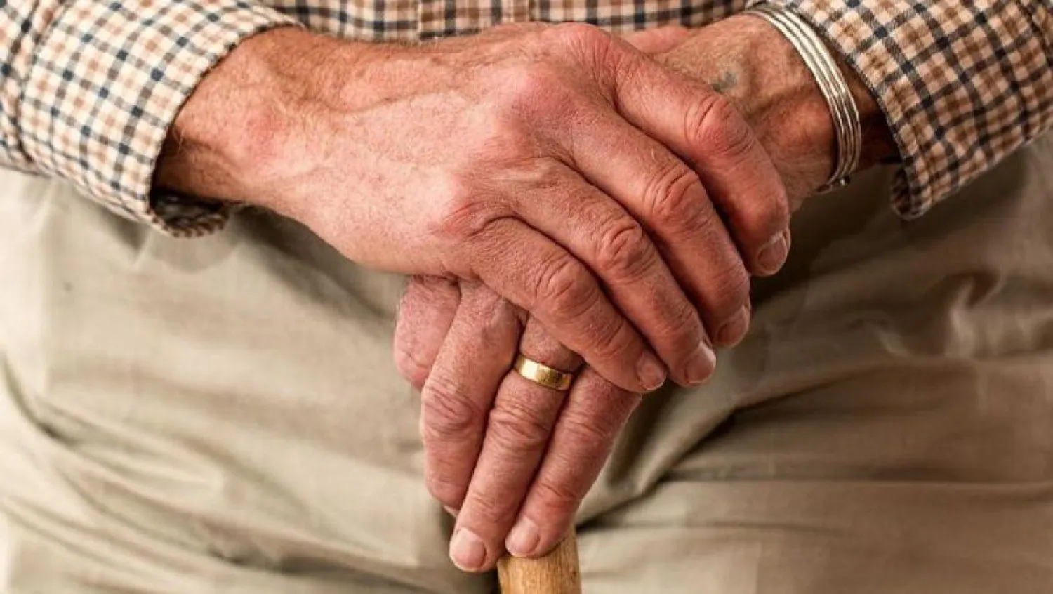 100-летний пенсионер устал от безделья и вернулся на работу