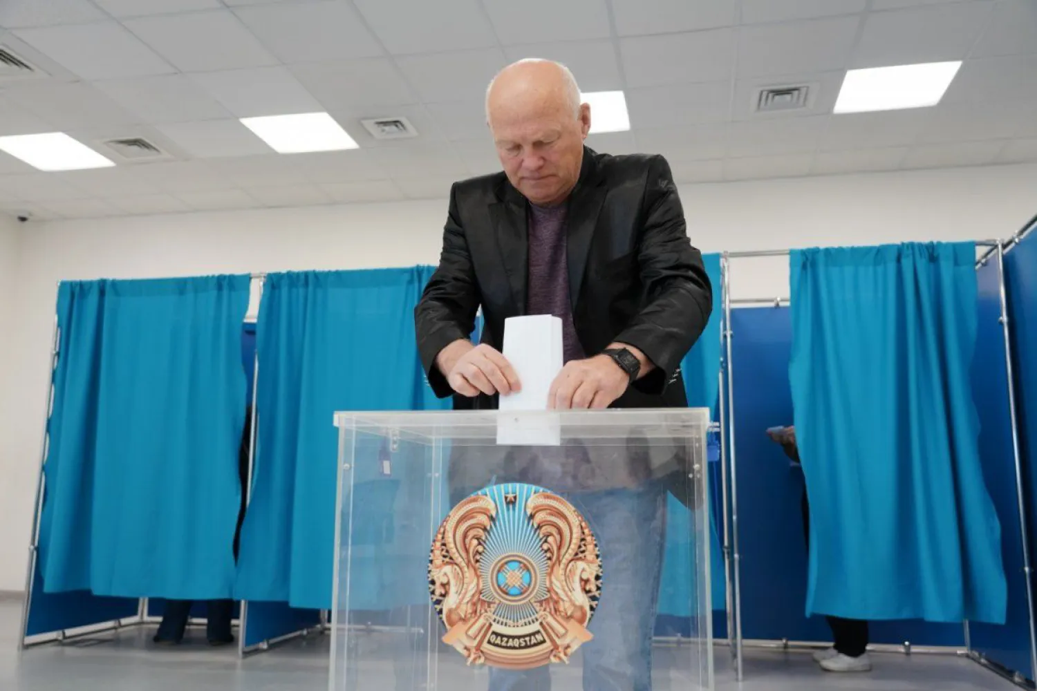 Явка на референдуме к 12:00 составила 43,70%, в Нур-Султане – 37,03%