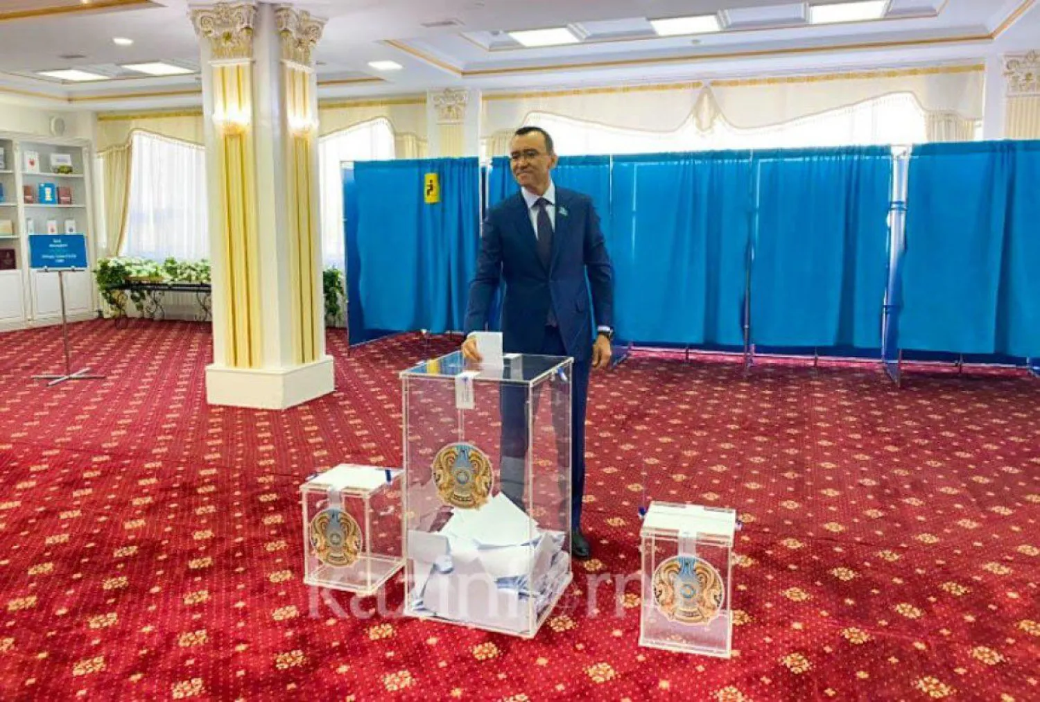 Председатель Сената проголосовал на референдуме