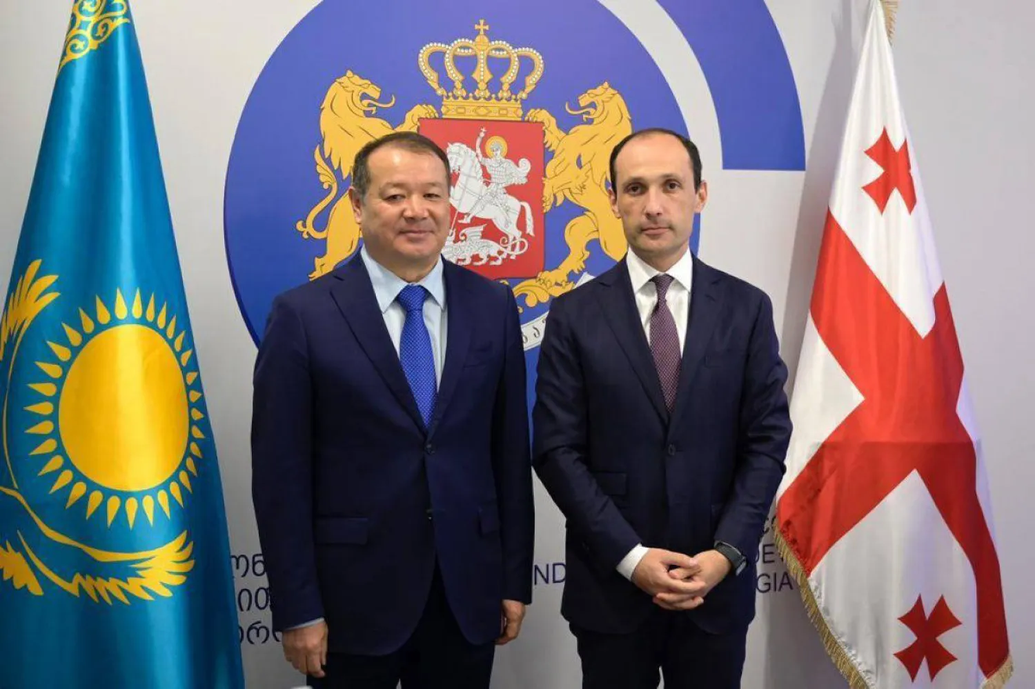 Глава МИИР РК провел переговоры с вице-премьером, министром Грузии