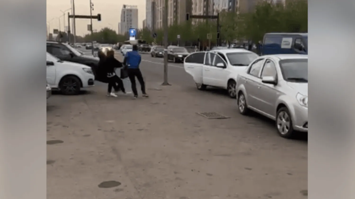 Видео с «похищением» алматинки прокомментировали в полиции