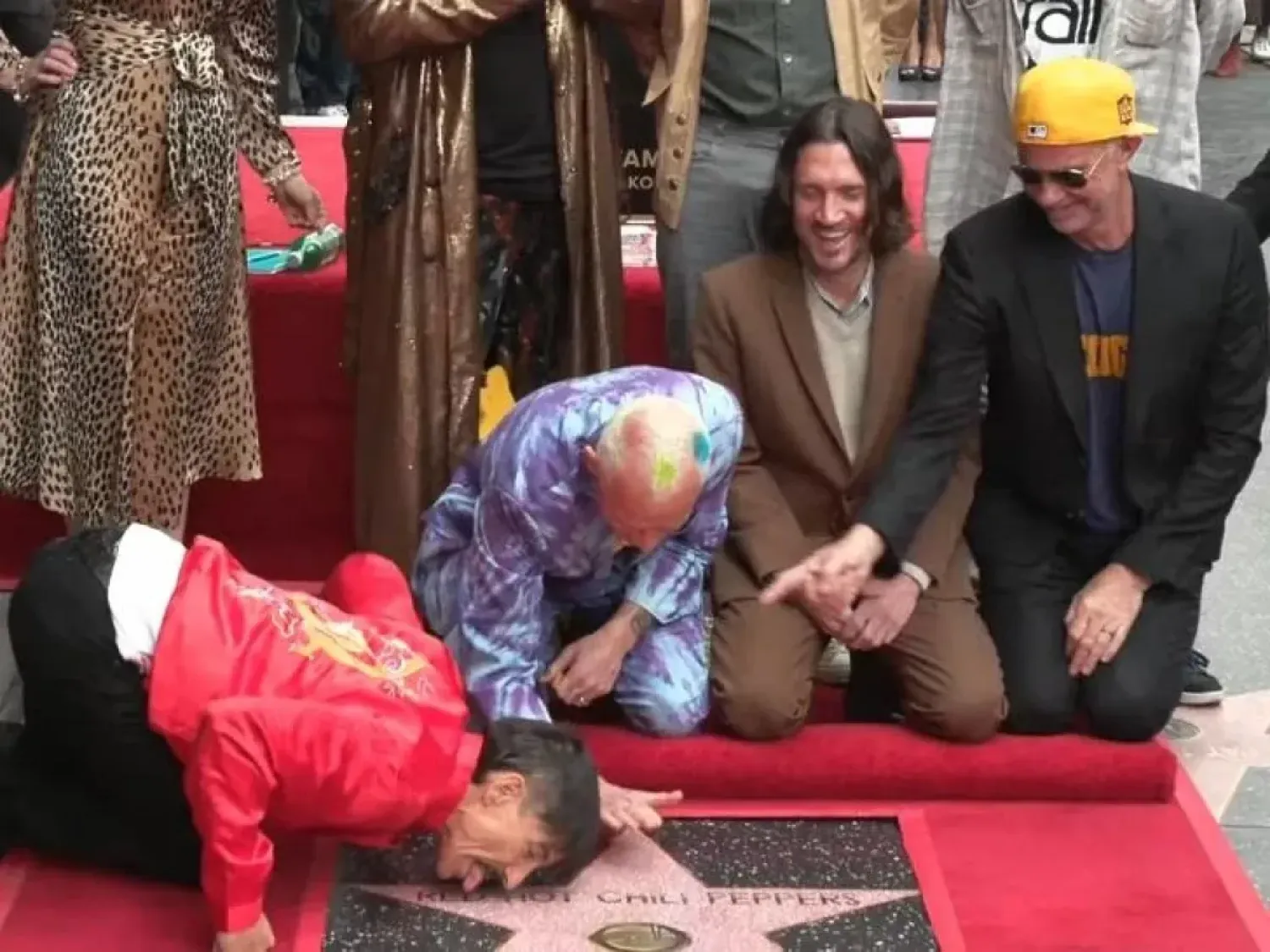 Группа Red Hot Chili Peppers удостоена звезды на голливудской "Аллее славы"