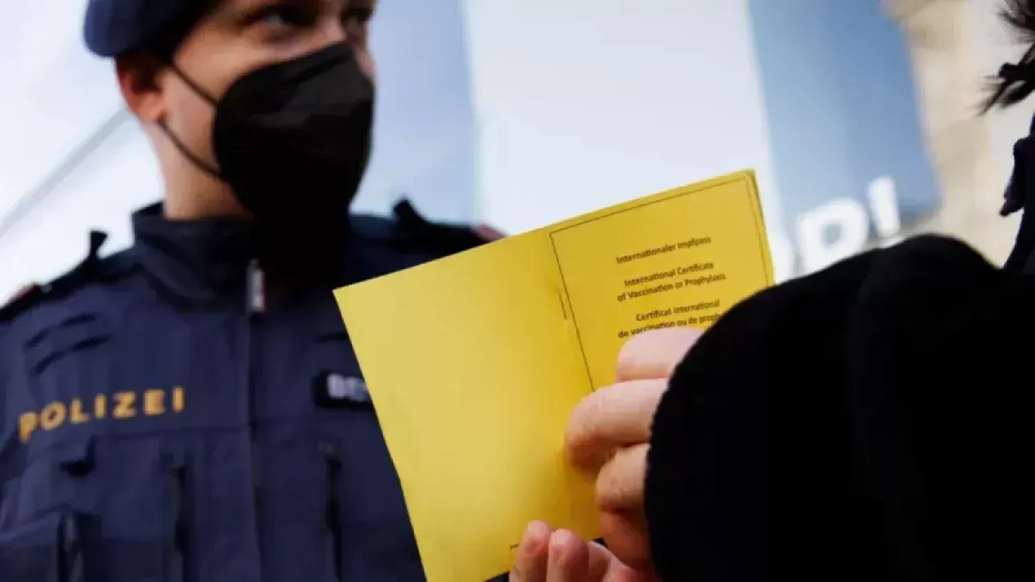 Австрия первой ввела обязательную вакцинацию от COVID-19 в ЕС