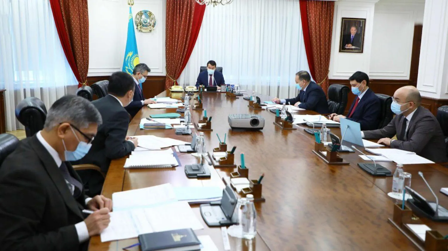 Смаилов провел совещания по вопросам разработки программы действий правительства на 2022 год