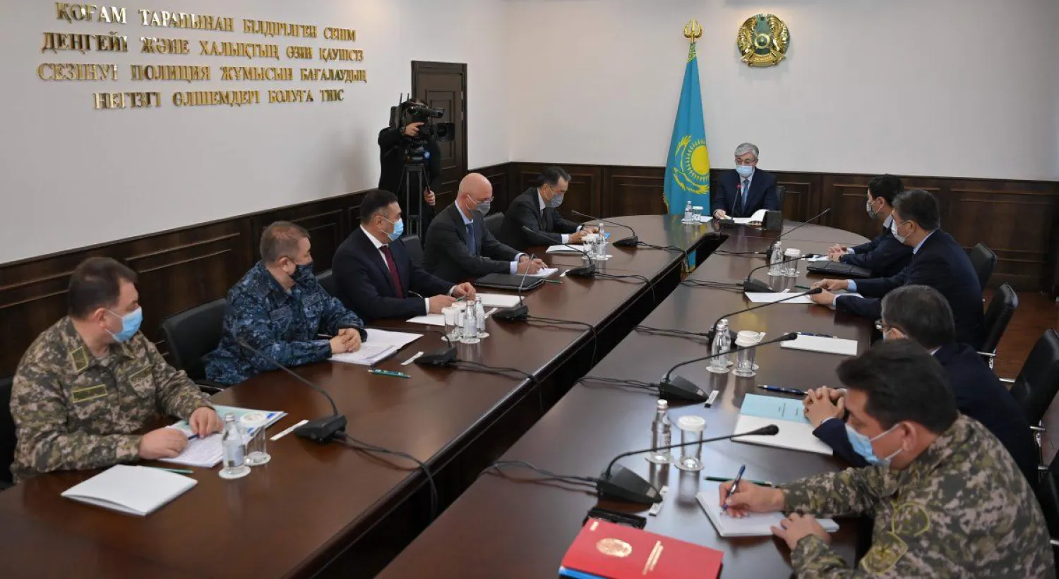 Касым-Жомарт Токаев провел заседание оперативного штаба в Алматы