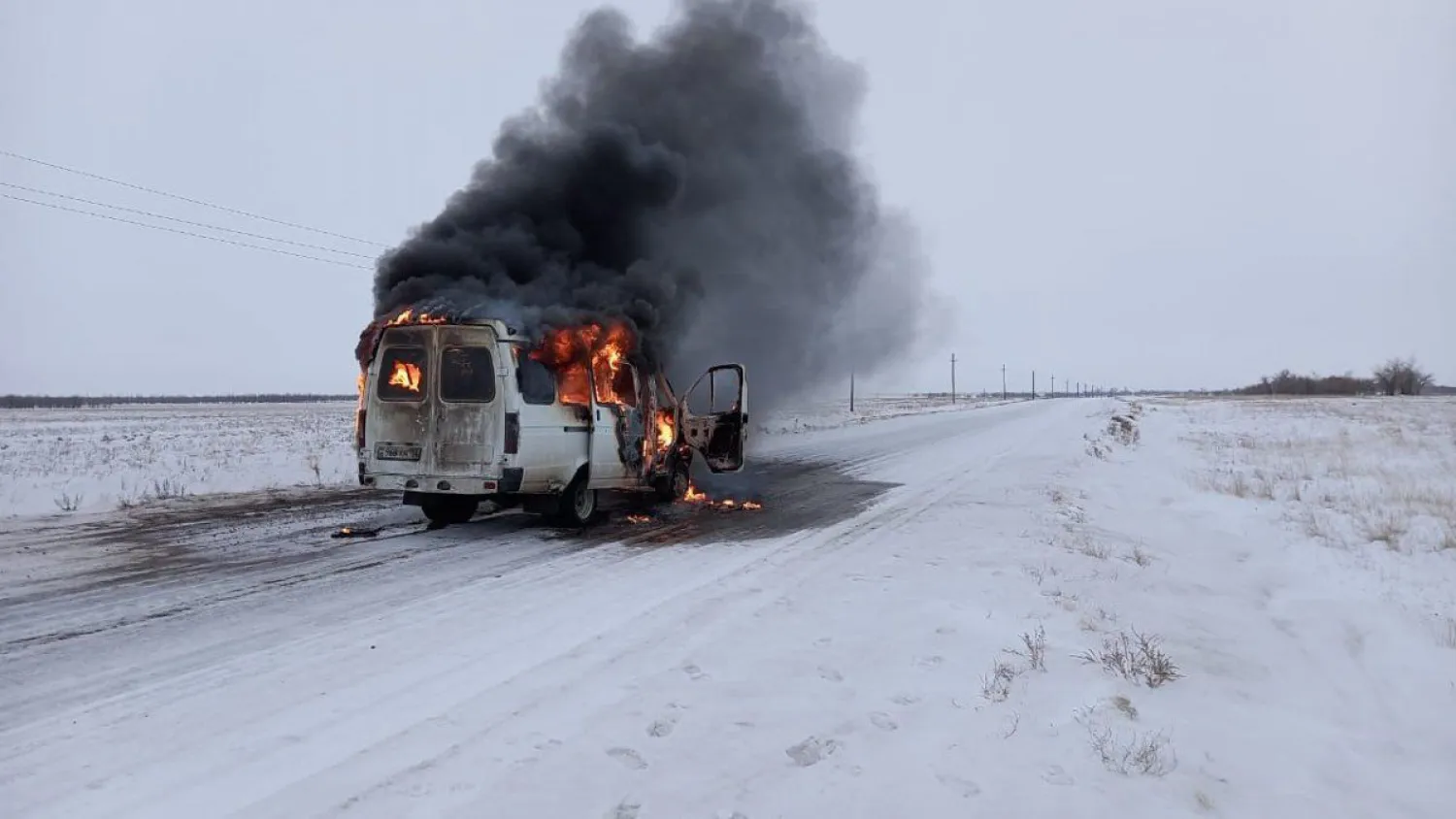 В Павлодарской области загорелся автобус с детьми