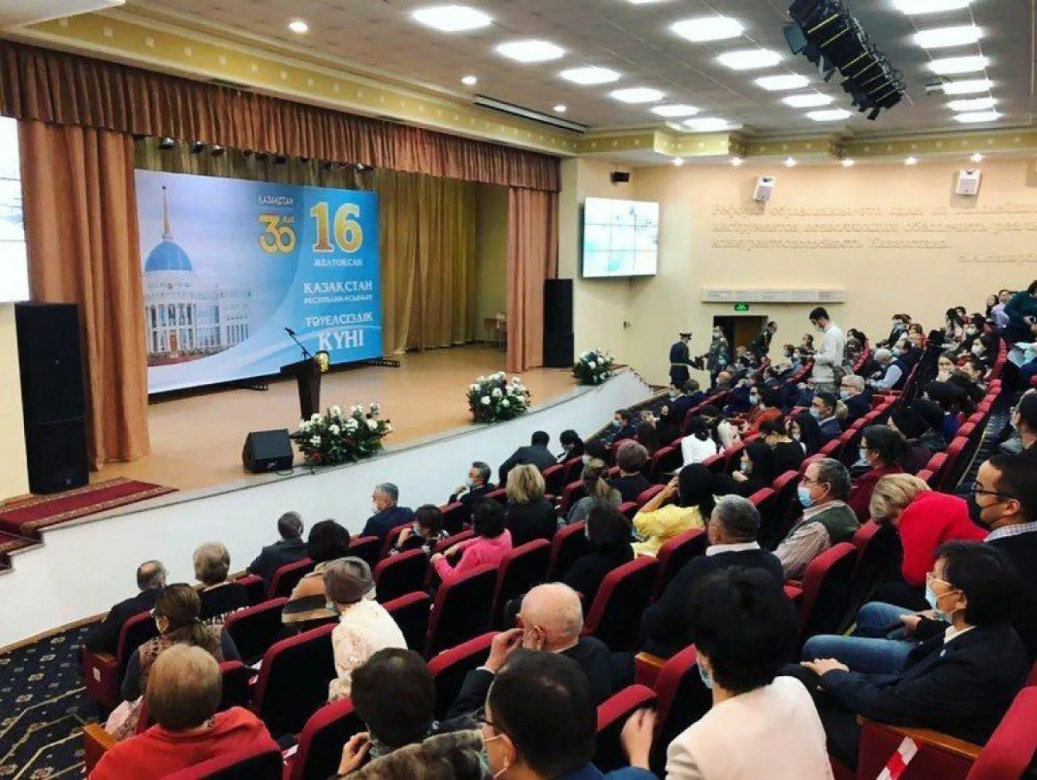 Лучших работников мед университета приняли в «Nur Otan»