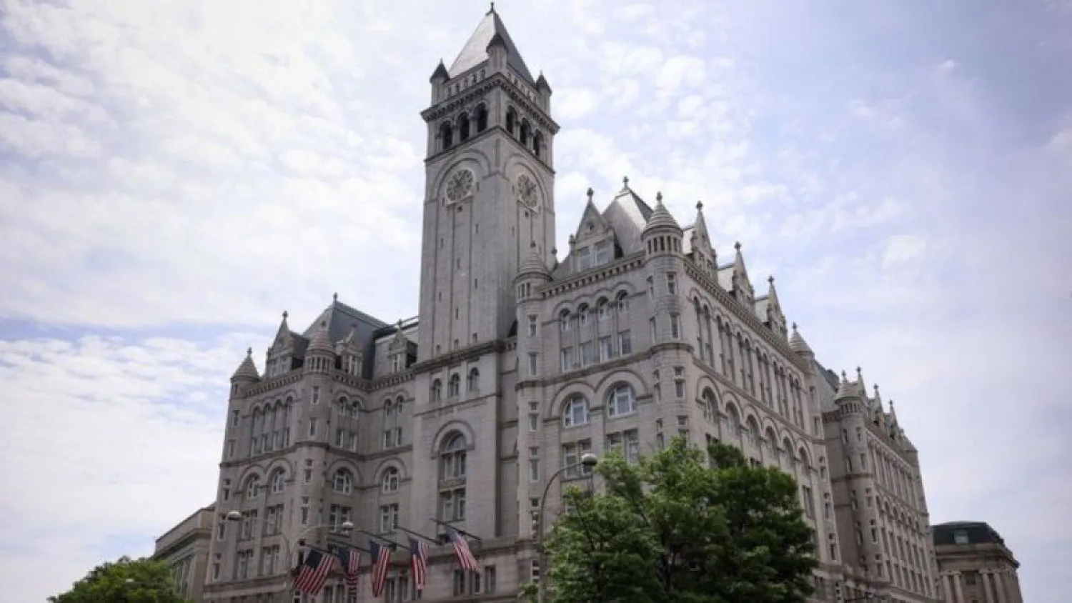 Компания Дональда Трампа продала отель в Вашингтоне за 375 миллионов долларов США