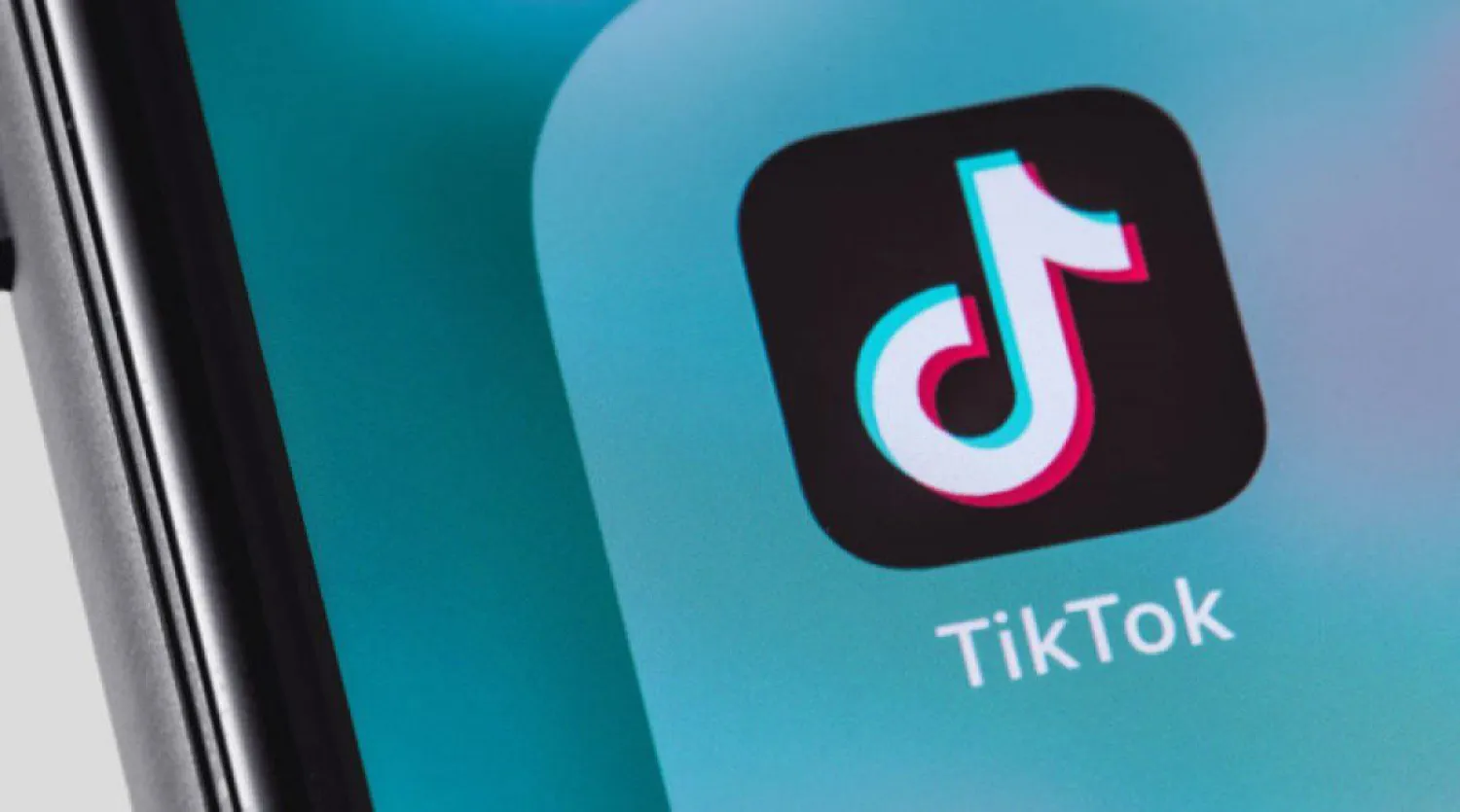 Девушке удалось спастись от педофила благодаря жесту из TikTok