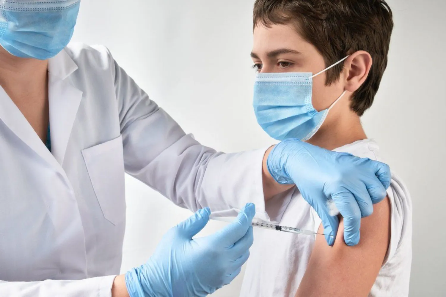 Первая страна в мире ввела обязательную вакцинацию детей от COVID-19