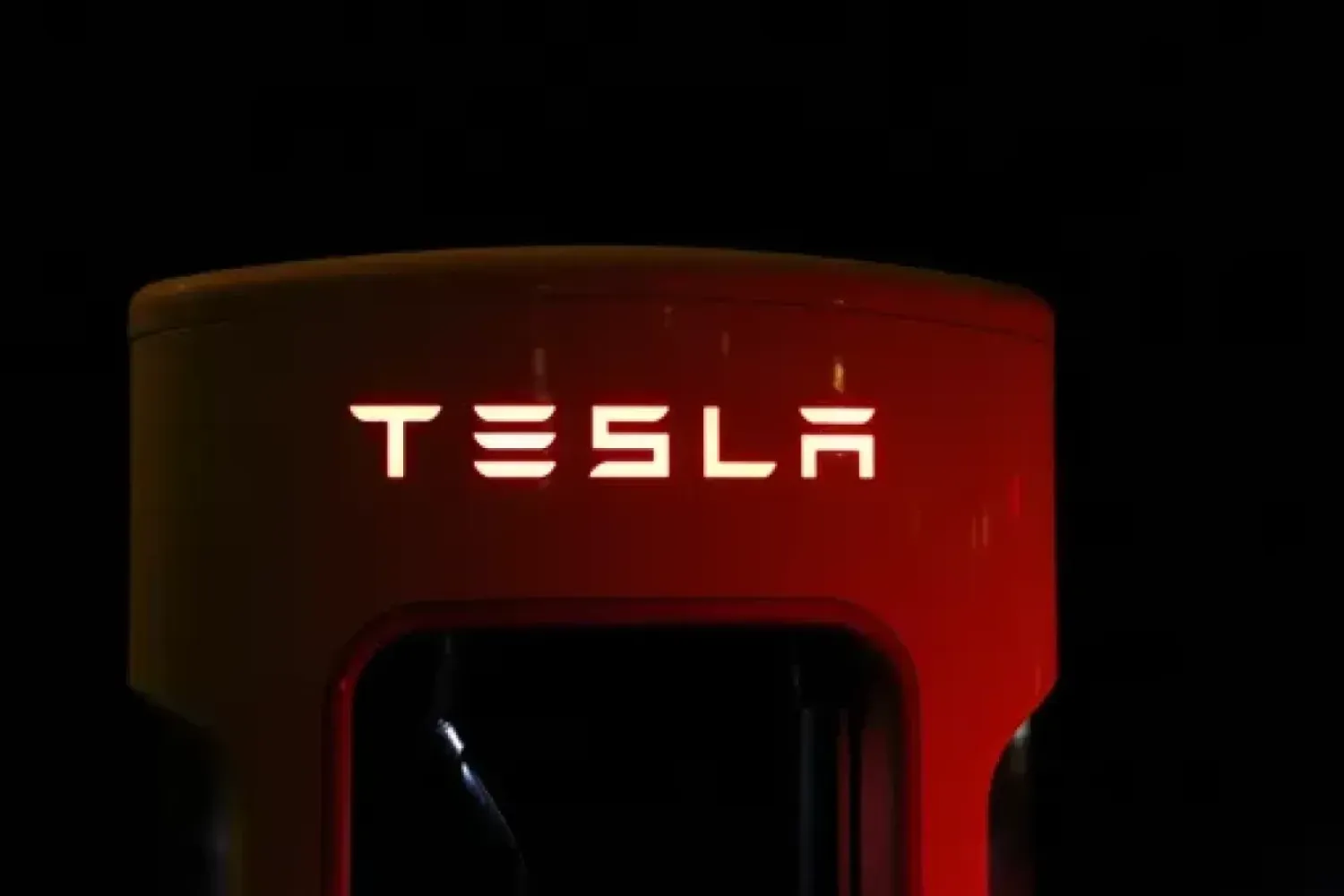 Компания Tesla отзывает почти 12 тысяч автомобилей из-за сбоя в программном обеспечении