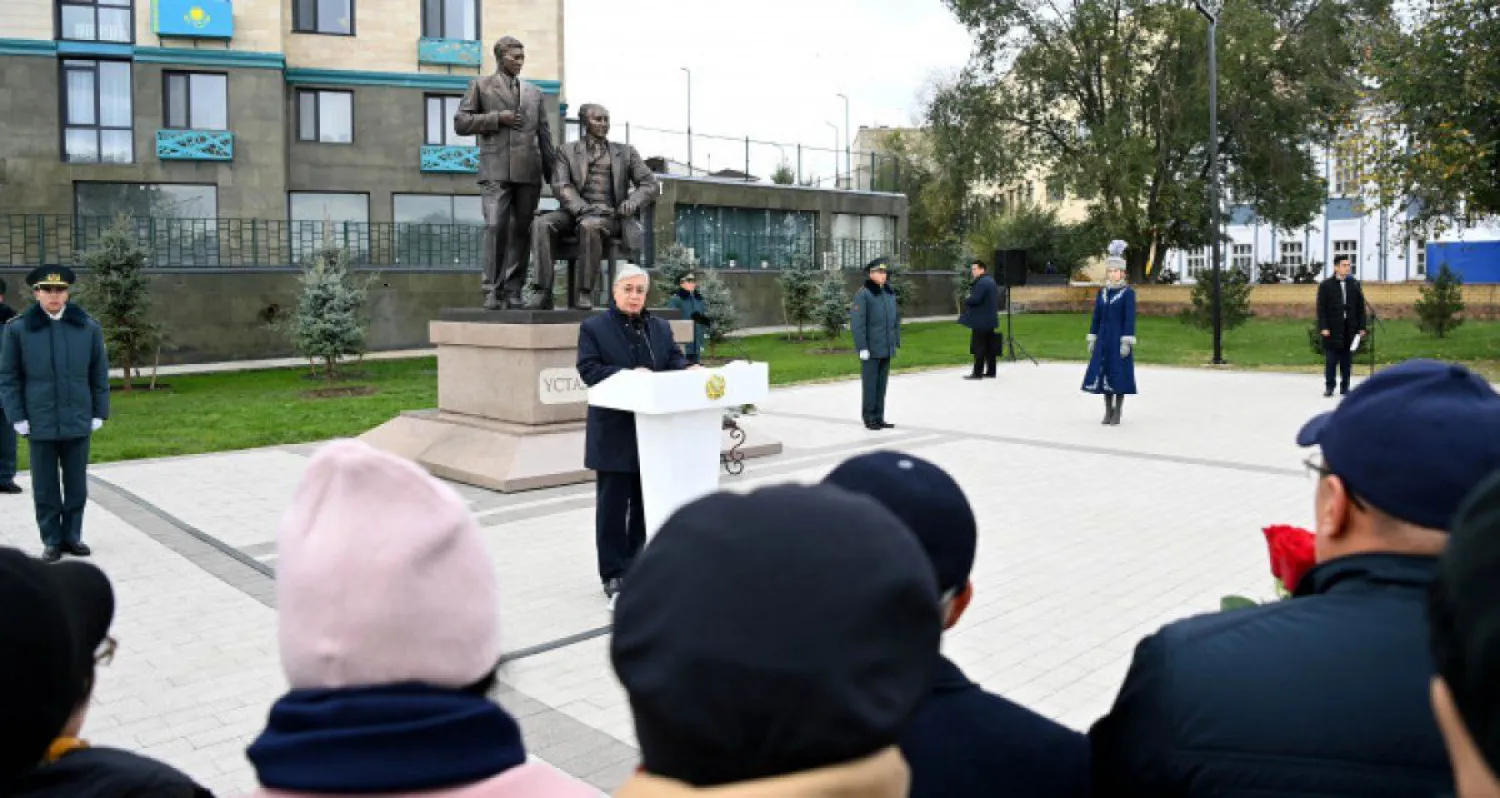 Глава государства открыл памятник Мухтару Ауэзову и Кайыму Мухамедханову