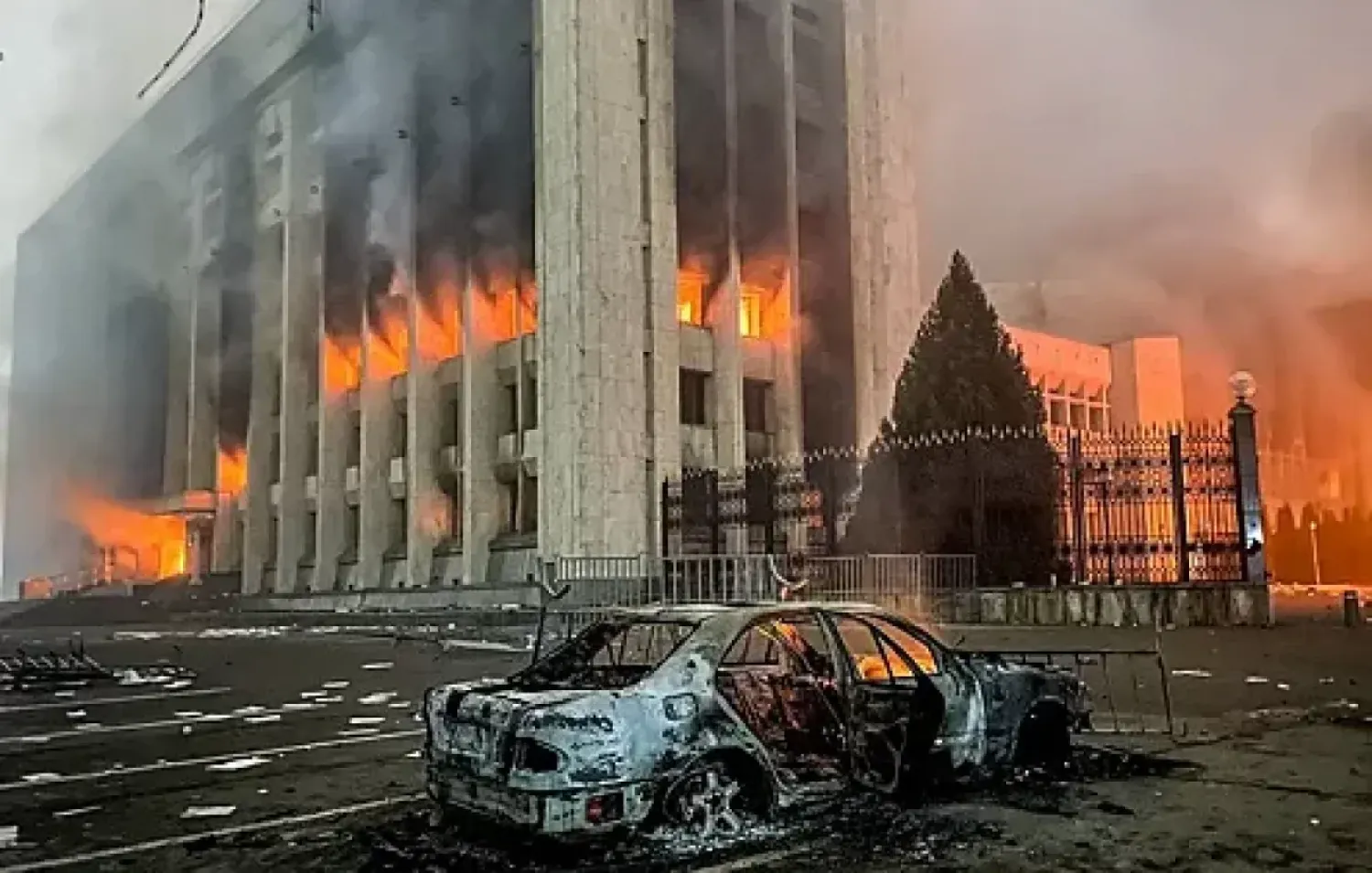Прилетели под видом гастарбайтеров - Президент о боевиках, устроивших беспорядки