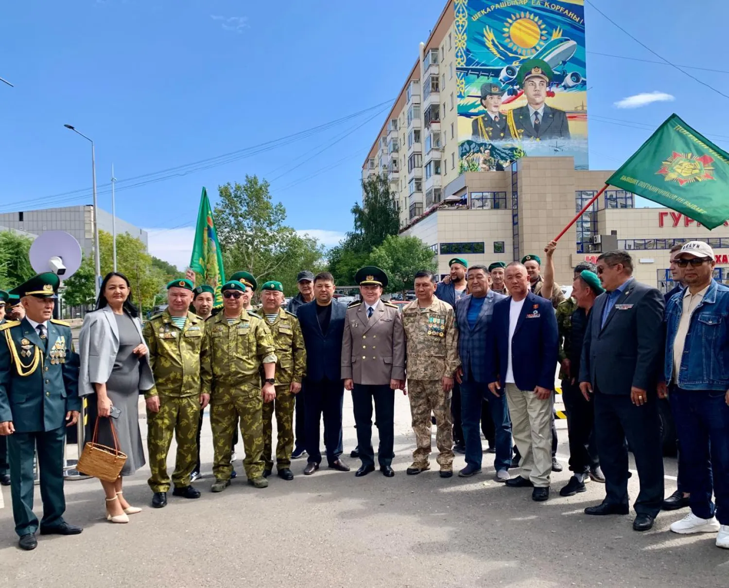 В районе Сарыарка открыли мурал, посвященный пограничникам