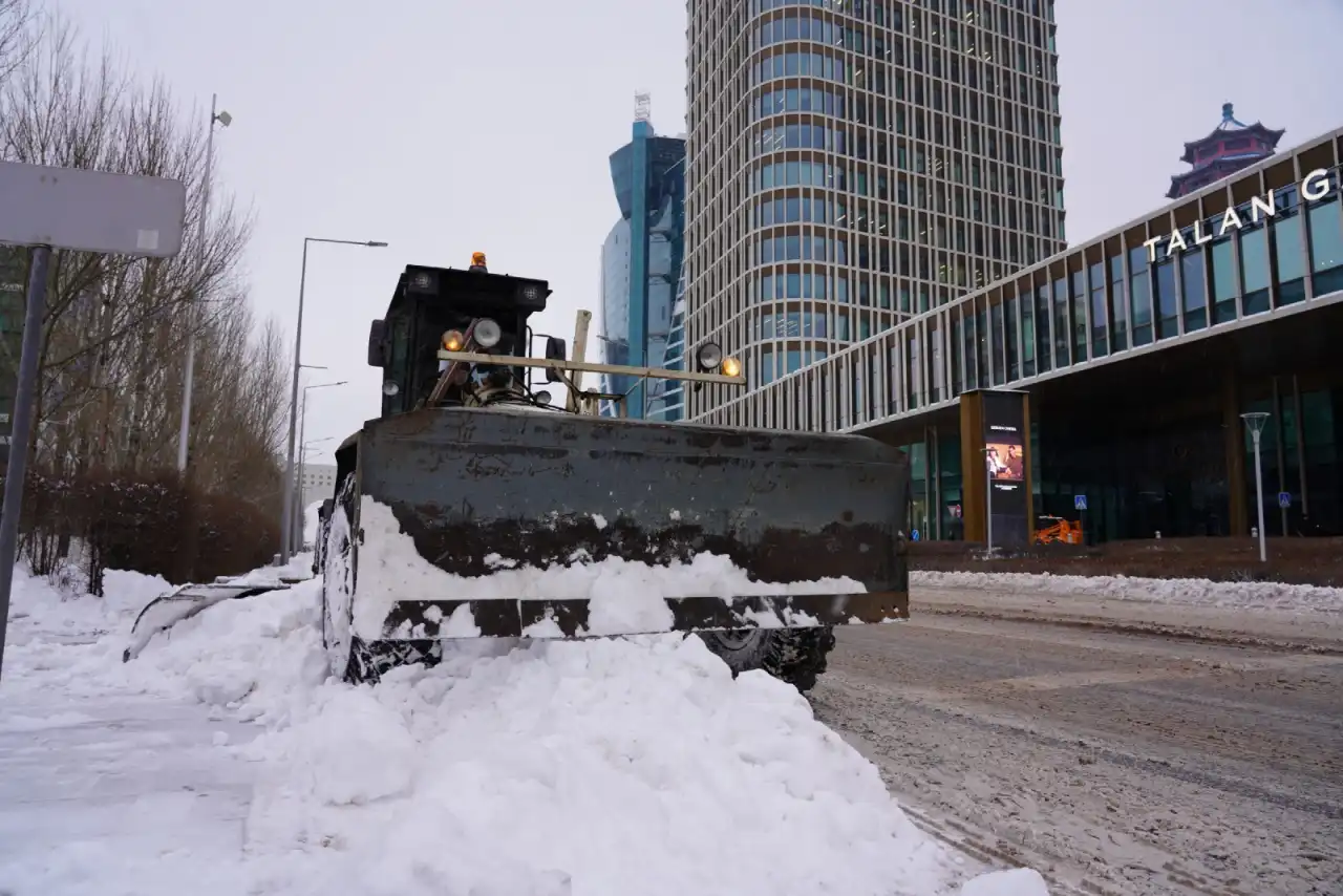 В снегоуборке задействовано около 1,3 тыс. единиц спецтехники