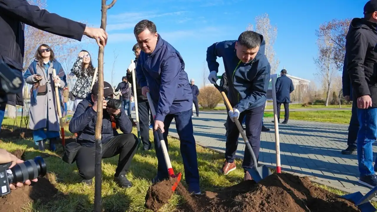 В Астане продолжаются работы по благоустройству