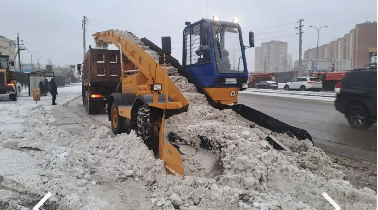 Более 1200 единиц спецтехники задействованы в уборке снега в Астане