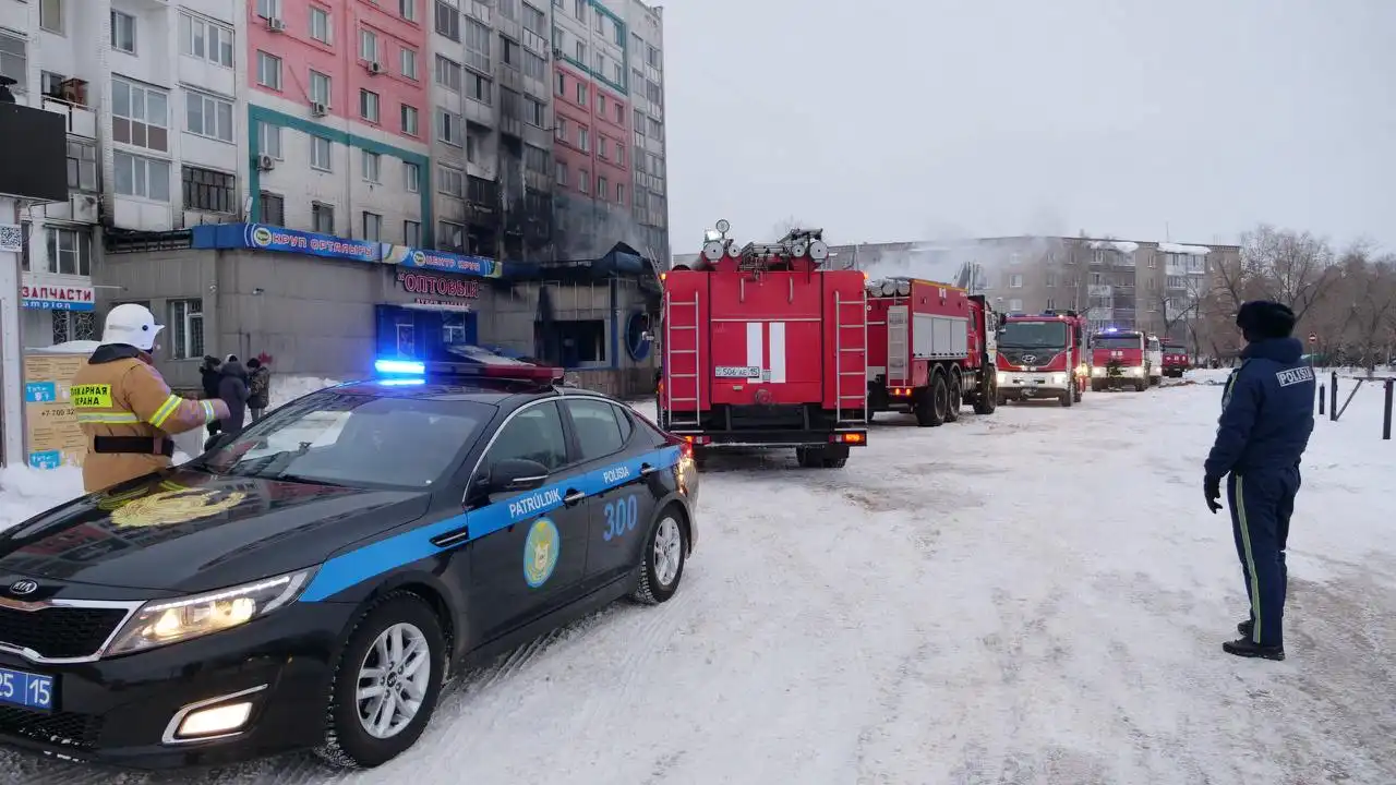 Полиция обеспечила безопасность людей при крупном пожаре в Петропавловске