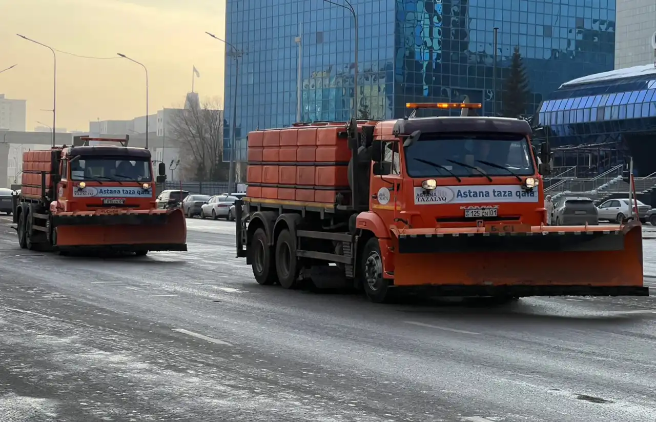 Около 1400 единиц специализированной техники вышли на снегоуборочные работы