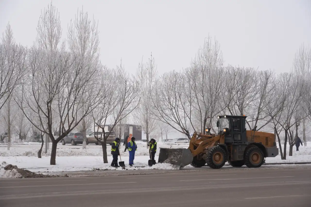 В Астане за ночь вывезли более 24 тысяч кубометров снега