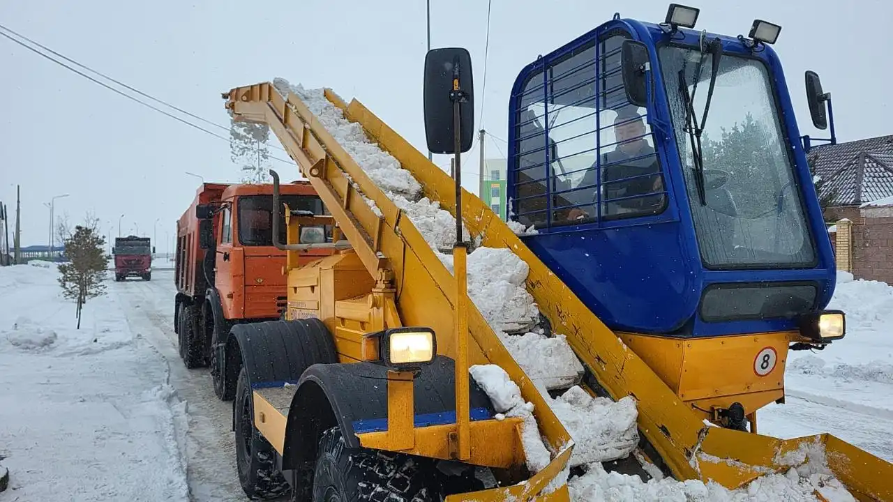 С начала зимнего сезона из Астаны вывезли более 3 млн кубометров снега