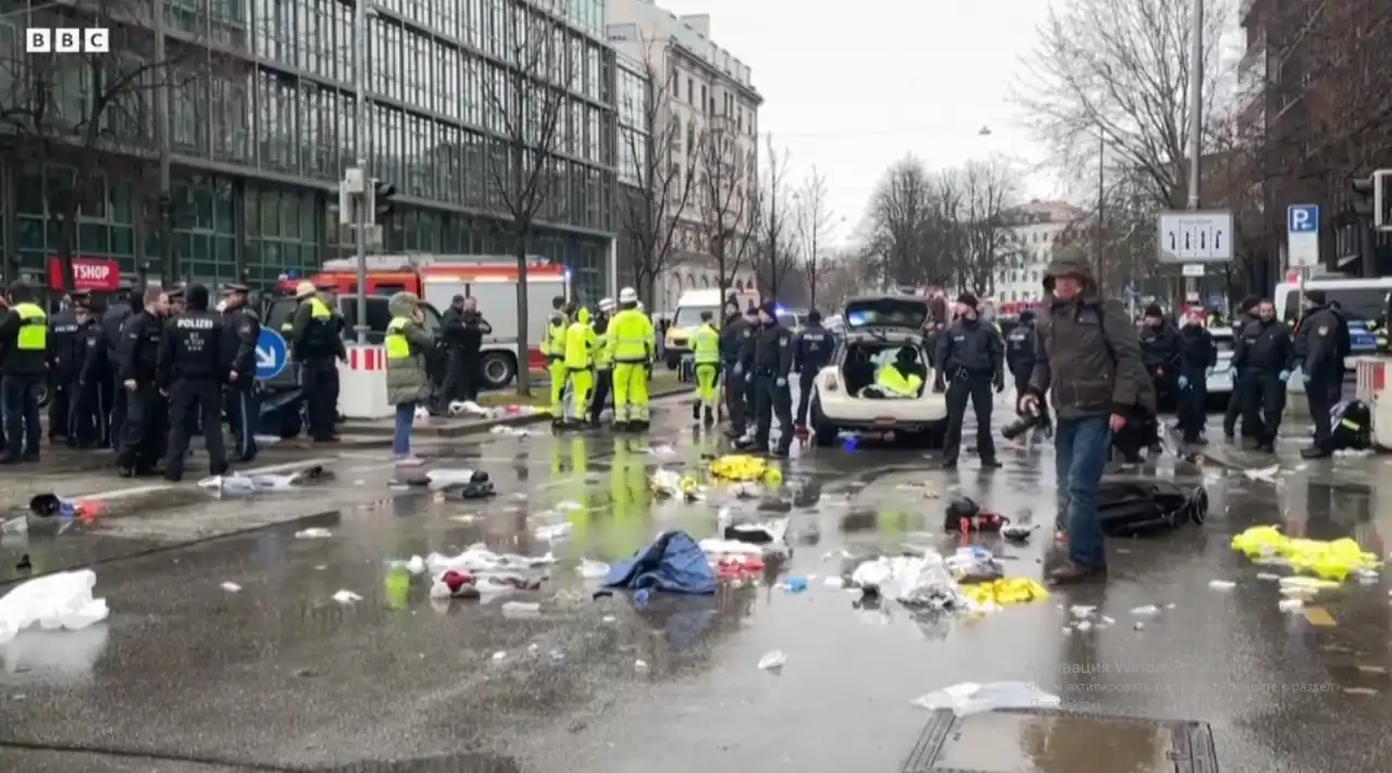 Автомобиль въехал в толпу бастующих рабочих в Мюнхене. Пострадали по меньшей мере 28 человек