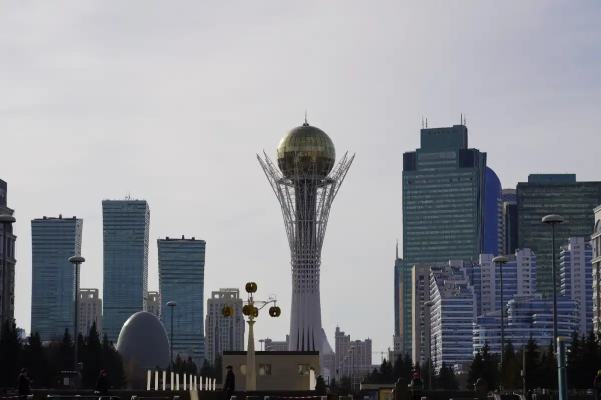 Более 1200 незаконных вывесок демонтировали в Астане
