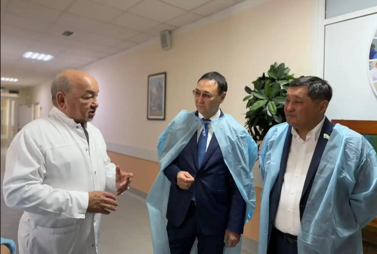 Депутаты оценили работу медицинского центра и перспективы использования модульных зданий в Астане